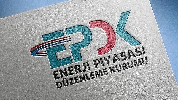 Ekonomist Şenol Babuşcu, Enerji Piyasası Düzenleme Kurulu’nun aldığı yeni kararla elektrik faturalarına yeni zam geleceğini iddia etti. Kararı “gizli zam” olarak yorumlayan Babuşcu, karardan etkilenen bazı konutlarda aylık faturanın 200 liradan 500 liraya çıkabileceğini söyledi.