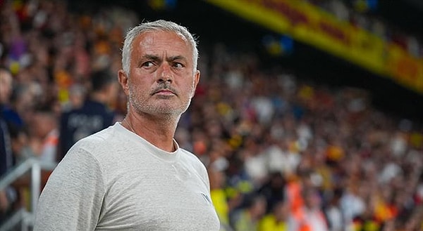 Mourinho, “Meslektaşımı tebrik ediyorum çünkü şimdiye kadar ilk defa basın toplantısını erken bitiren bir teknik direktör. O yüzden hepimiz eve erken gideceğiz.” dedi.