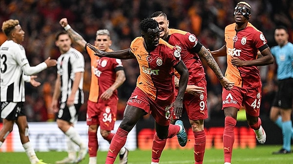 Derbinin ilk yarısı, 1-0 Galatasaray'ın üstünlüğü ile noktalandı.