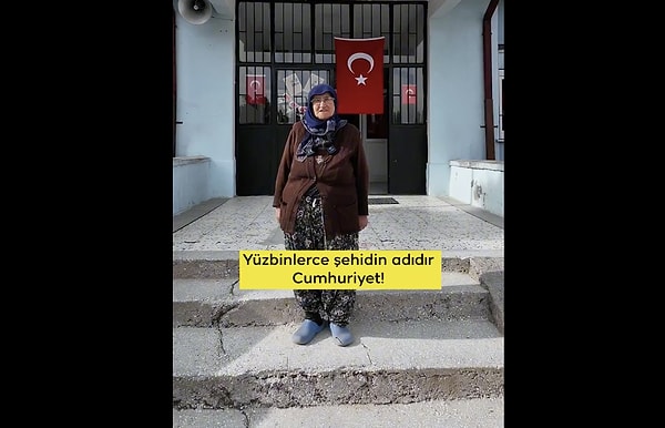 Şiirini okuduğu okulun önünde okuyan Meryem Nine'nin ilk günkü heyecanı ve coşkusu izleyenlerin de kalplerini ısıttı.