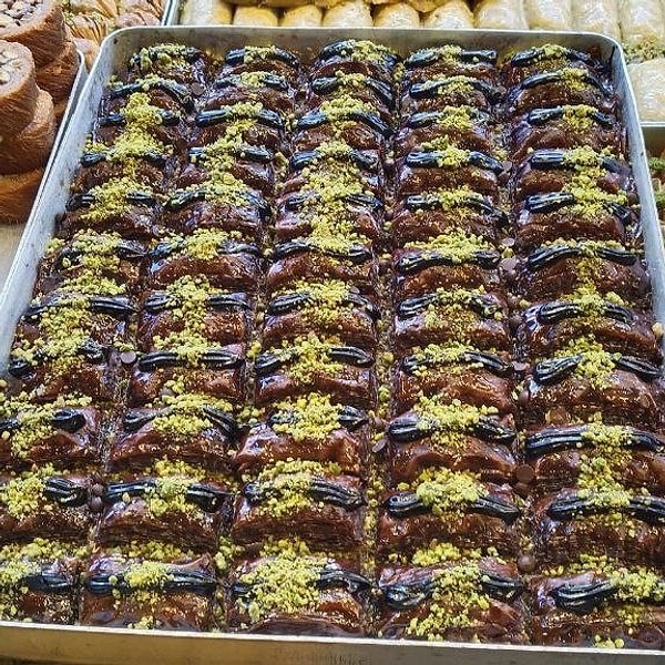 Dubai baklavasının kilosu 800 liraya satılıyor.