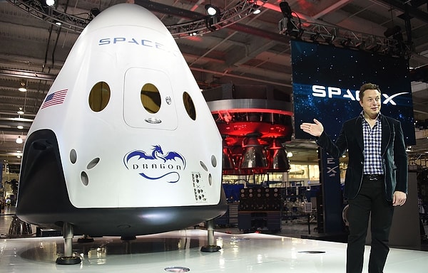 Elon Musk'ın sahibi olduğu SpaceX şirketi, NASA'nın astronotlarını yeni görevleri için Uluslarası Uzay İstasyonu'na götürmeyi başardı.