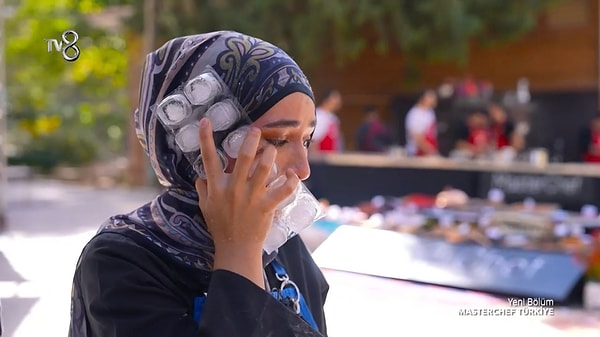 Pişen böreği çevirirken kızgın yağ suratına dökülen Beyza, acılar içinde kıvranırken oyunun devam etmesi ve Beyza'yı hastaneye götürülmek yerine yüzüne koyması için buz verilmesi izleyiciyi epey sinirlendirdi.