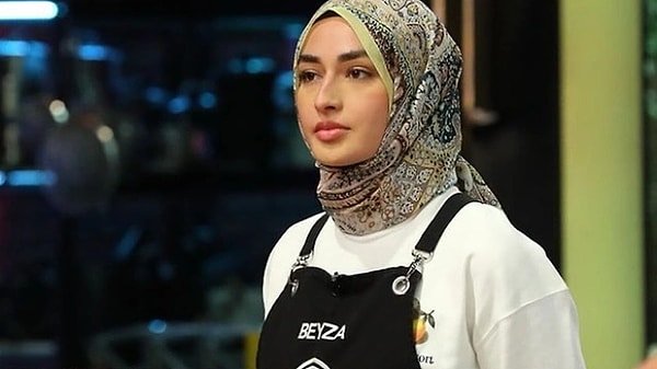 MasterChef Türkiye'nin son bölümünde yarışmacılardan Beyza, yüzüne kızgın yağ dökülmesi sonucu feci yaralanmıştı. Somer Şef, Beyza'nın sağlık durumu hakkında açıklamalarda bulundu.