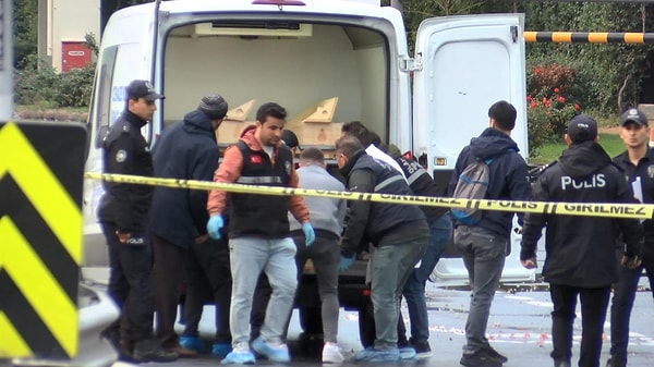 Olay yerine çok sayıda polis, itfaiye ve sağlık ekipleri sevk edildi. Sağlık ekiplerinin yaptığı kontrollerde polis memuru Memuru Ogün Yürümez'in şehit olduğu belirlendi.