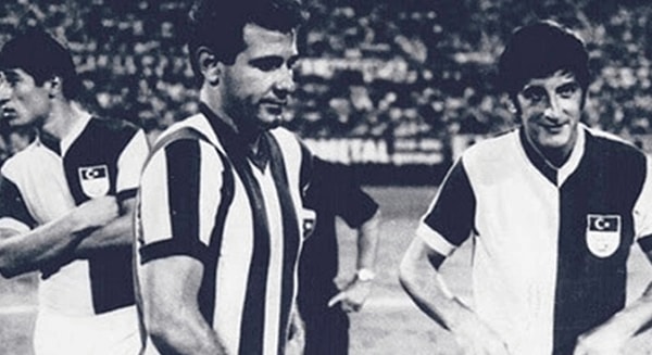 Metin Oktay’ın gurur dolu cevabı ise “Şeref duyarım” oldu.