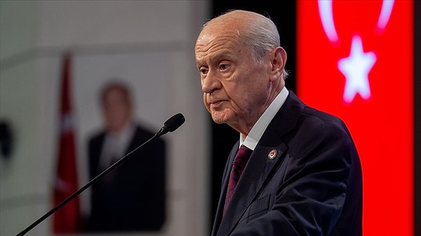 Devlet Bahçeli'nin Öcalan sözleri için "inanamadım" diyen Arınç, "Çünkü bu, ondan beklenecek bir şey değil. Her gün “o kapatılsın, bu kapatılsın, onu kapatmayanları biz kapatalım, asalım, keselim” diyen biriydi" dedi.