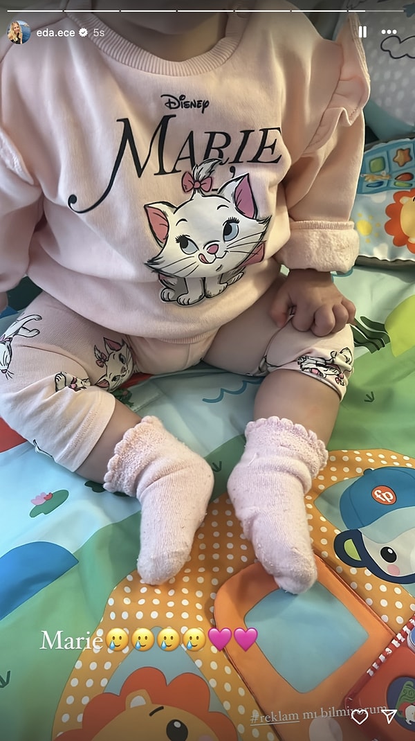 Eda Ece, kızı Mina'yı benzettiği animasyon karakteri deseninde pijama takımı aldı.