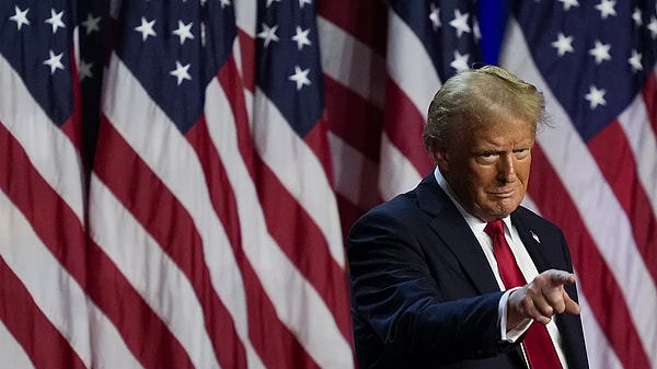 ABD’nin 47. Başkanı yeniden Donald Trump oldu. 270 delegeyi kazanan ABD seçimlerini de kazanıyor. Trump 295, rakibi Kamala Harris ise 226 delege elde etti.