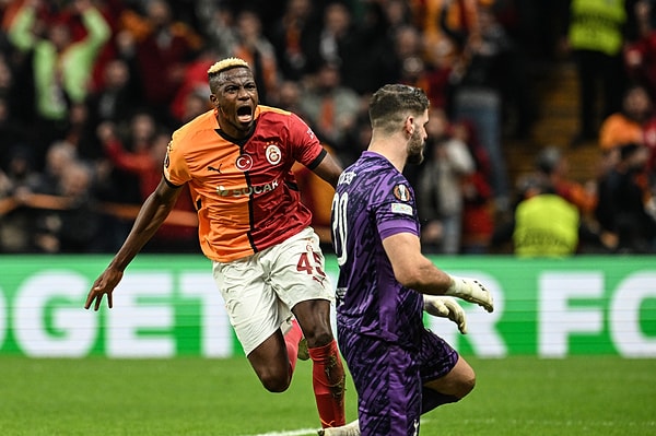 The Telegraph, Galatasaray'ın Tottenham'ı maçın büyük bölümünde ezdiğini aktardı. Haberde, "Bu maç, palyaço gösterisinin tüm kaosunun yaşandığı bir maçtı" ifadesine yer verildi.