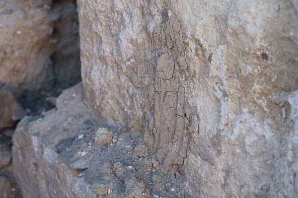 Yapılan çalışmalar sonucunda 2 bin 200 yıllık mezar odasına ulaşıldı.