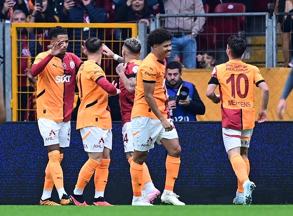 Ritmini bulan Galatasaray bu kez Michy Batshuayi ile gol buldu. Belçikalı yıldız takımını iki farklı üstünlüğe taşımayı başardı.