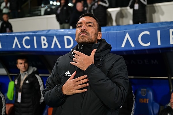 Giovanni Bronckhorst yönetiminde Avrupa'da son iki maçını kazanan Beşiktaş ligde de iki maç üst üste kaybederek bu maça geldi.