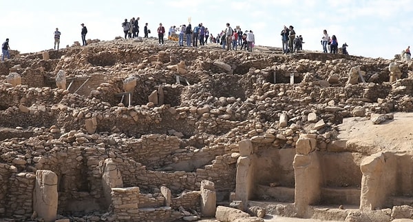 Göbeklitepe’nin rakibi ise Karahantepe. Şanlıurfa sınırları içerisinde bulunan arkeolojik sit alanının Göbeklitepe’den eski olduğu düşünülüyor.