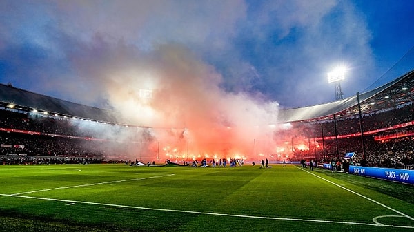 8. De Kuip