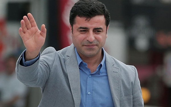 Demirtaş'ın da sürece katılması gerektiğini söyleyen Metiner, "Öcalan Sn. Bahçeli'nin öngördüğü çerçevede çağrıda bulunur ve Demirtaş gibi etkili siyasi aktörler de buna desteğini kararlılıkla açıklarlarsa yeni bir süreç başlar." dedi.