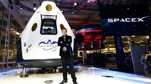 "Musk, Trump'ın kazanacağını düşünüyor ve bunun SpaceX için daha fazla NASA sözleşmesi, Starlink için daha fazla federal sözleşme, Tesla için daha fazla teşvik, Twitter için Bölüm 230'un korunması ve portföyündeki diğer fırsatlarla sonuçlanacağına inanıyor."