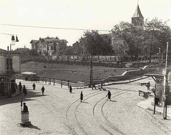 8. 1940’ların Kadıköy Altıyol’u.