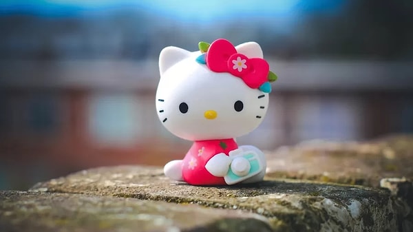 2014 yılında büyük bir çöküşün eşiğine gelen Hello Kitty firması, 2020 yılından bu yana hisse fiyatını on kat arttırmayı başarmış. Şirket, şimdilerde bir trilyon yen (6.5 milyar dolar) üzerinde bir borsa değerine sahip.