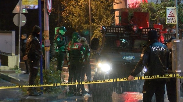 Bunun üzerine şüpheli, elindeki pompalı tüfeği bırakarak teslim oldu. Gözaltına alınan şüpheli, sorgulanmak üzere Beşiktaş Güvenlik Büro Amirliği'ne götürüldü.