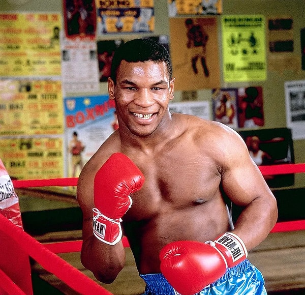 Mike Tyson'ı efsane yapan sadece iyi bir boksör olması değildi. Elde ettiği başarılar, genç yaşta kazandığı şampiyonluklar ve kariyerinde yaşadığı unutulmaz anlar... Hepsi Tyson'ı efsane olarak konumlandıran bir puzzle'ın parçalarıydı adeta.