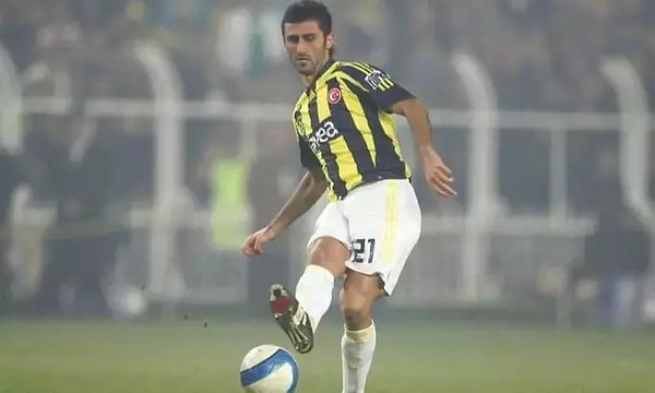 Selçuk Şahin, uzun yıllar Fenerbahçe'de hangi hoca gelse oynadı, hangi takıma gitse kaptanlık bandı taktı. Anadolu takımları performansı olmasa bile Fenerbahçe performansıyla milli takım havuzunda adı hep oldu. Maç sayısı ise 25 oldu.