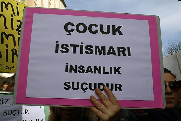 Cinsel istismar şüphesi üzerinde başlatılan soruşturmada çocuk psikiyatrisi hem A.E.K. ile hem de babası K.K. ile görüşme yaptı. Çocuk psikiyatri tarafından 8 Ekim 2024'te yapılan değerlendirmede, "İstismar baba ve çocukla yapılan görüşmelerde ayrıntılı olarak sorgulandı, tariflenemedi" dedi.