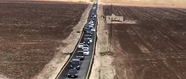 CEGA Medya’da yer alan habere göre, İmamoğlu Mardin Havalimanı’nda eş başkanlar tarafından karşılandıktan sonra Ahmet Türk’ün Kasrı Kanco Konağı'na gitti. İBB Başkanı, Ahmet Türk'ün Mardin'deki 150 yıllık evine uzun bir araç konvoyu ile giriş yaptı.