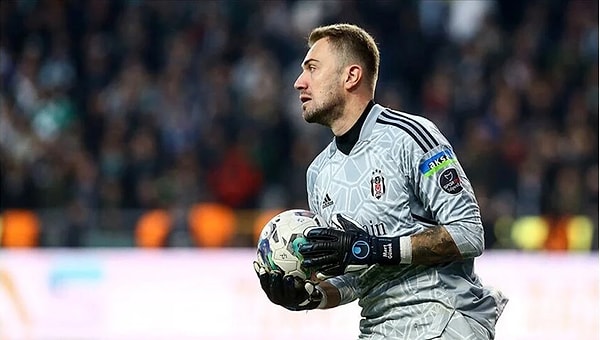 Önce Beşiktaş'ın kalesini aldı, ardından milli takımdaki sallantıdaki yerini sağlamlaştırdı. Şimdi ise dosta güven düşmana korku verir gibi bir performansla vazgeçilmezlerden biri olarak takımdaki yerini alıyor.