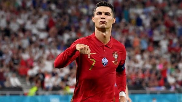 Futbolda yaptıklarının yanında artık Ronaldo yavaş yavaş futbol sonrası kariyerine hazırlık yapıyor. Bunun ilk adımı da YouTube kanalı açmak oldu.