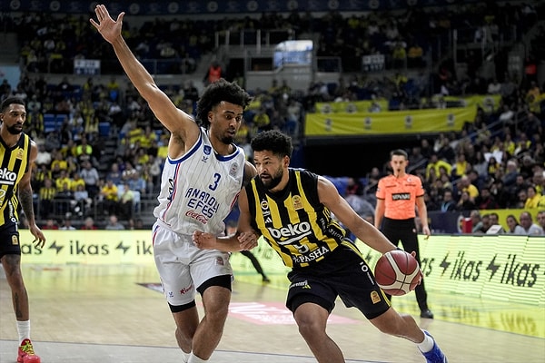 Son çeyrekte farkın kapanmasına izin vermeyen Fenerbahçe Beko, parkeden 86-72 galip ayrıldı.