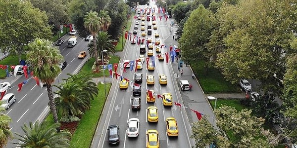 Vatandaşların büyük sıkıntılar yaşadığı süreçte İçişleri Bakanı Ali Yerlikaya'dan rahatlatan açıklama geldi. Ehliyet yenileme süresi bir kez daha uzatıldı.