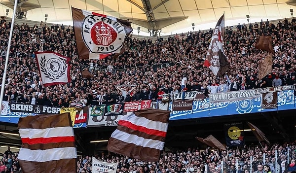 Büyük dikkat çeken açıklama sonrası, Almanya’nın Hamburg kentinin futbol kulübü St. Pauli de "platform nefret makinasına dönüştü" diyerek X'te yer almayacağını belirtmişti.