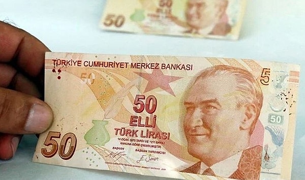 Merkez Bankası tarafından tedavüle verilecek olan 5 TL ve 50 TL üzerinde yapılan değişiklikler açıklandı. Buna göre 5 TL’lik banknot üzerinde Merkez Bankası Başkanı Dr. Fatih Karahan ile Merkez Bankası Başkan Yardımcısı Prof. Dr. Hatice Karahan’ın imzaları olacak. 50 TL’lik banknotun yeni basımında ise Merkez Bankası Başkanı Dr. Fatih Karahan ile Merkez Bankası Başkan Yardımcısı Dr. Osman Cevdet Akçay’ın imzaları olacak.