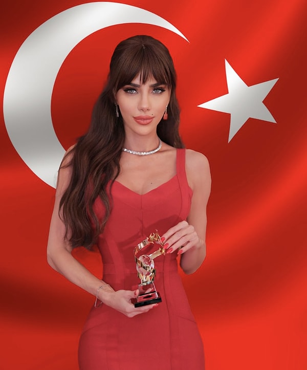 Ela Rümeysa Cebeci'nin Instagram'da 1,1 milyon takipçisi bulunuyor.