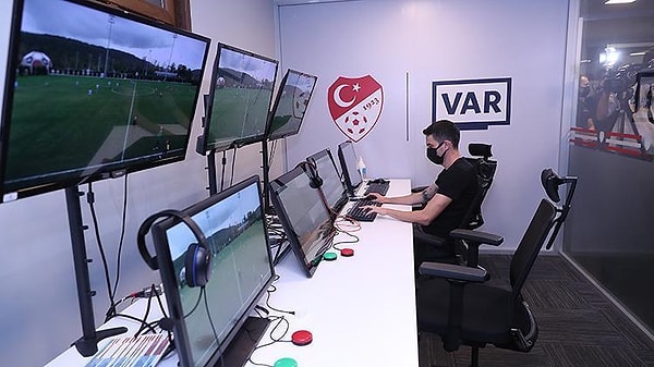 VAR hakemleri ise maç başı 26 bin 500 TL kazanıyor.