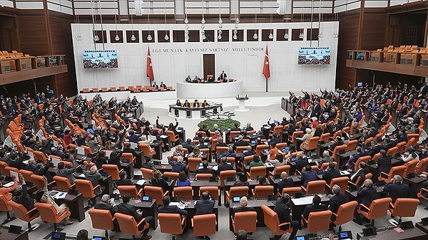 22 üyeden oluşan komisyon üç ay çalışacak ve gerektiğinde Ankara dışında görev yapabilecek. Komisyon üyeleri ise şu şekilde: