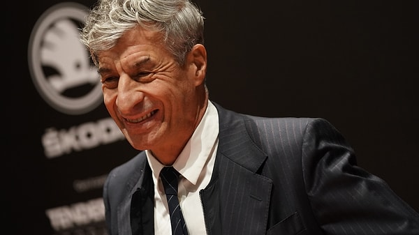 Ayrıca İtalyan sanatçı Maurizio Cattelan, "Çağdaş Sanat’ın en zeki kışkırtıcılarından biri" olarak nitelendirildi.