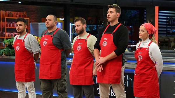 Son 11 yarışmacının kaldığı MasterChef'te finale doğru yarışmacılar tüm marifetlerini ortaya koymaya çalışırken Beyza'nın yüzünün yanmasının ardından bir başka talihsiz kaza yaşandı.