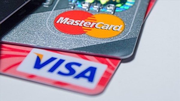 Rekabet Kurulu, Visa ve Mastercard’a soruşturma başlatıldığını duyurdu. İki şirketin Türkiye’de faaliyet gösterdikleri pazarda rekabet kanununu ihlal edip etmedikleri araştırılacak.