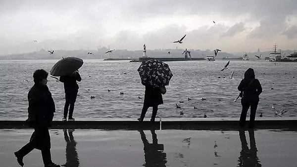 Yağışların genellikle yağmur ve sağanak, Kıyı Ege ile Batı Akdeniz kıyılarında yer yer gök gürültülü sağanak, Marmara'nın güneybatısı, Batı Karadeniz'in iç kesimleri ile akşam saatlerinden sonra iç bölgelerin yükseklerinde karla karışık yağmur ve kar şeklinde olması tahmin ediliyor.