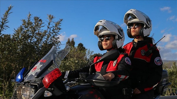 İşte bu ihtiyaçtan yola çıkılarak motosikletli polis timleri kuruldu. Bu timle özellikle asayiş olayları, narkotik suçlar, aranan şahısların yakalanması ve aniden gelişen olaylara en hızlı şekilde müdahale edebilmek için görevlendirilmişti.