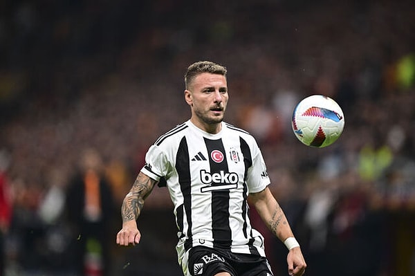 Beşiktaş sezonu Ciro Immobile, Semih Kılıçsoy ve Mustafa Erhan Hekimoğlu üçlüsüyle başladı. Ancak yaşanan sakatlıklar ve kadro tercihiyle Beşiktaş zirvenin gerisinde kaldı.