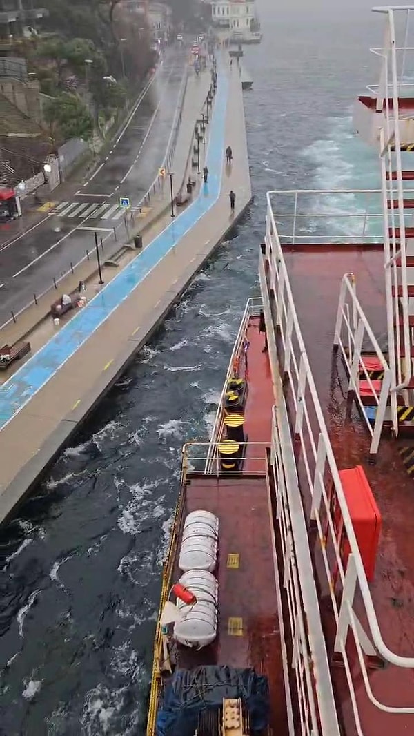 Marmara Bölgesi’nin birçok kentinde olduğu gibi İstanbul’da da olumsuz hava koşulları vatandaşlara zor anlar yaşatıyor.