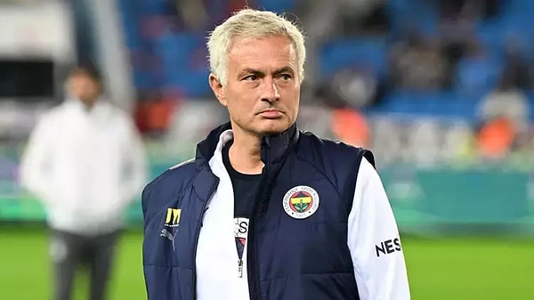 Fenerbahçe'nin kazandığı penaltıyı eleştiren Galatasaray yöneticisi Metin Öztürk'e yanıt veren Mourinho yine kendi üslubuyla soruları yanıtladı.