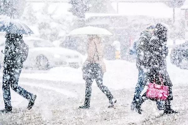 Aksaray'da olumsuz hava koşulları nedeniyle eğitime bugün ara verildiği bildirildi. Kırşehir genelinde olumsuz hava şartları nedeniyle okullar 1 gün süreyle tatil edildi.