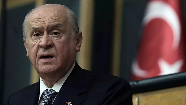 MHP lideri Devlet Bahçeli, 22 Ekim'de terör örgütü PKK lideri Abdullah Öcalan'ı Meclis'te bir konuşma yapmaya ve örgüte silah bırakma çağrısında bulunmaya davet etmişti. Bahçeli dün çağrısını yineledi ve DEM Parti'ye mesaj yolladı.