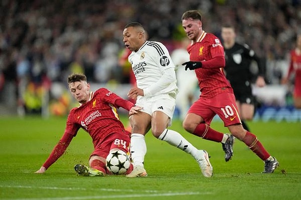 Mbappe, skorun 1-0 olduğu sırada penaltı kaçırdı