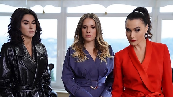 NOW TV'nin fenomen dizisi Yasak Elma'nın yeniden yayınlanacağı haberi kadar, Eda Ece'nin dizide rol almayacağı bilgisi de izleyicileri şaşkına çevirmişti.