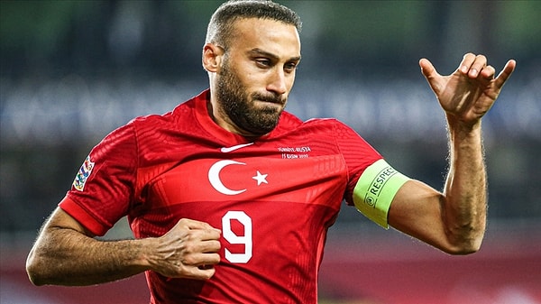 Ancak milli oyuncu En Nesyri ve Dzeko'nun performansları sebebiyle forma şansı bulmakta güçlük çekiyor. Buna rağmen Cenk Tosun'un adı transfer iddiaları ile anılıyor.